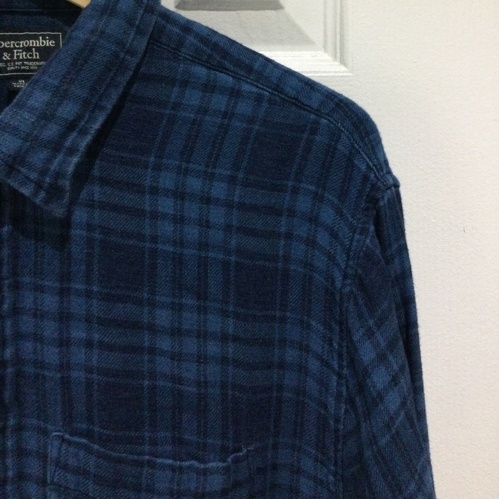 Arbercrombie & Fitch Flannel Blue Button Down Shirt with Collar - Picture 3 of 6